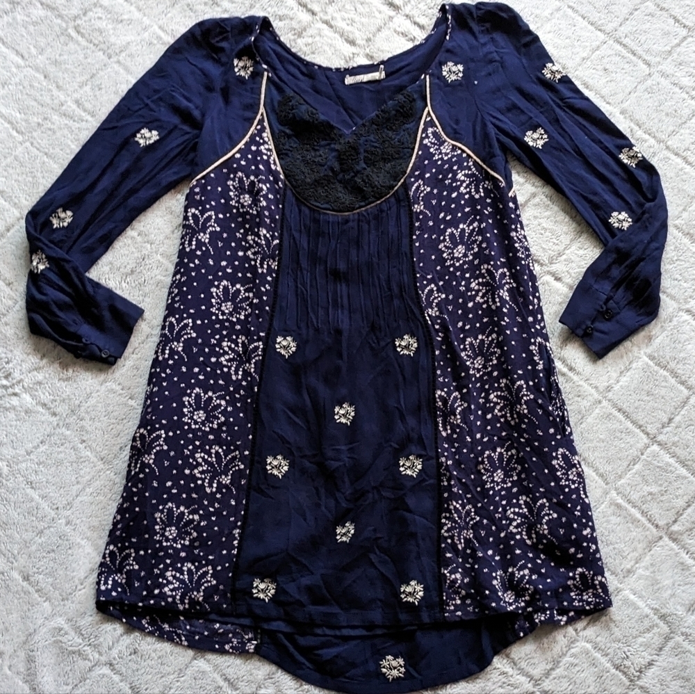 Anthropologie Floreat Dahlia Navy Tunic Top Women’s 4 Floral Flowy Shirt